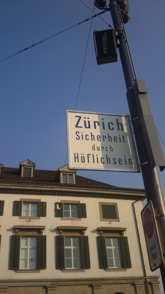 Schild mitten in Zürich