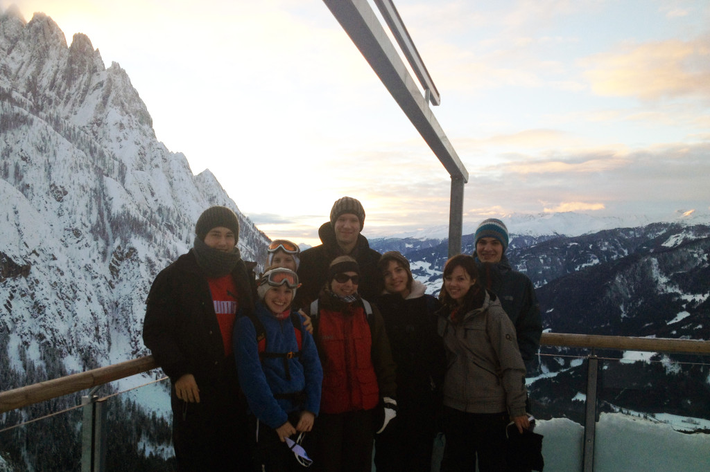 Gruppenfoto auf der Sonnenterrasse.