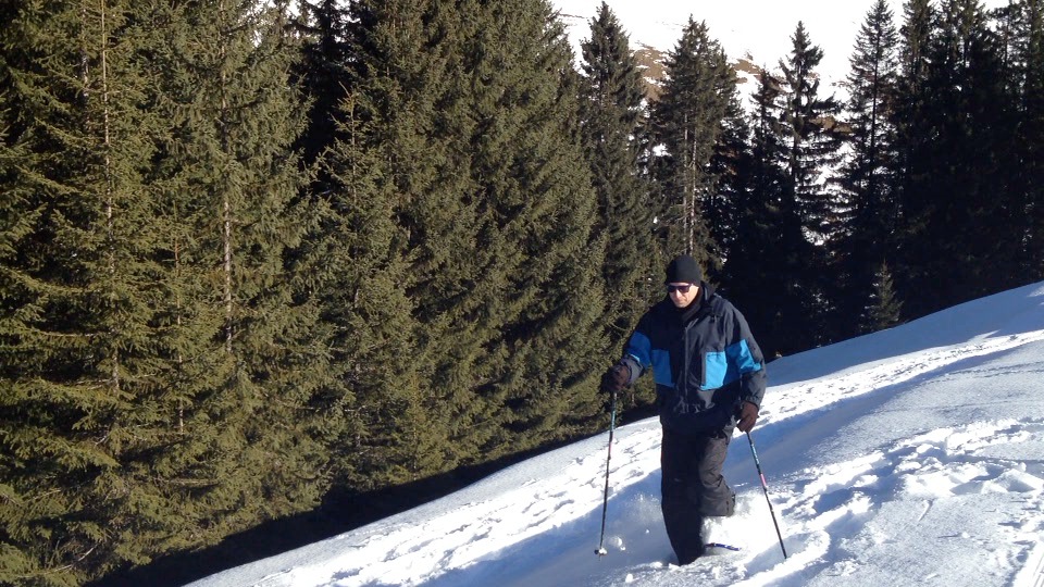 Schneeschuhwandern im Sonnenschein