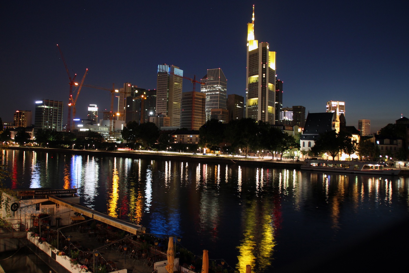 Frankfurter Skyline bei Nacht