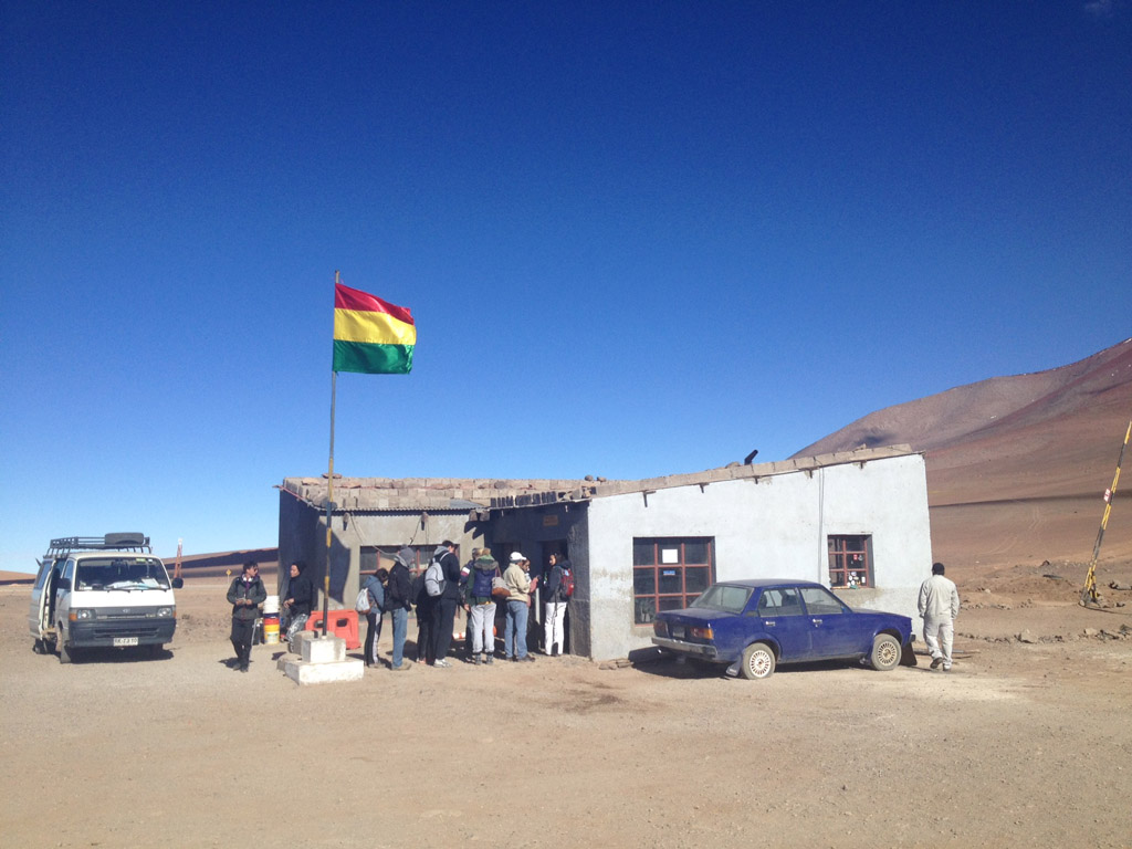 20140912_07557_071_Salar_de_Uyuni_Hito_Cajon2