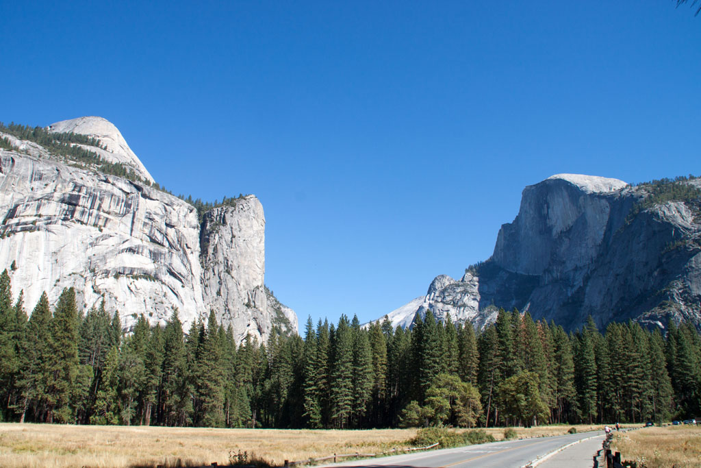 Yosemite Valley mit Half Dome auf der rechten Seite
