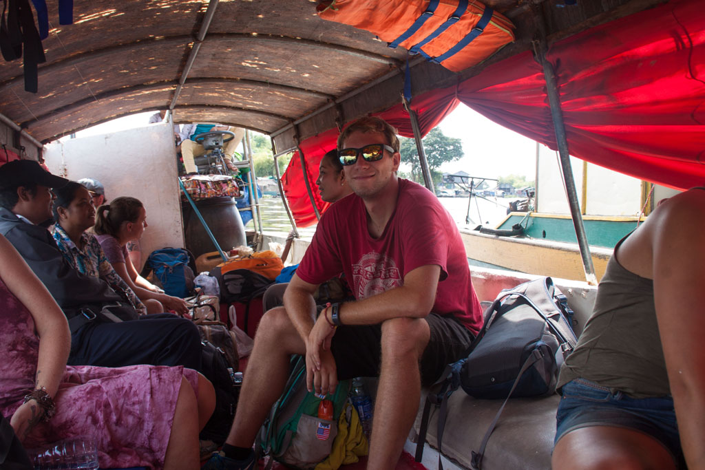 Gut gelaunt am langen Weg nach Battambang