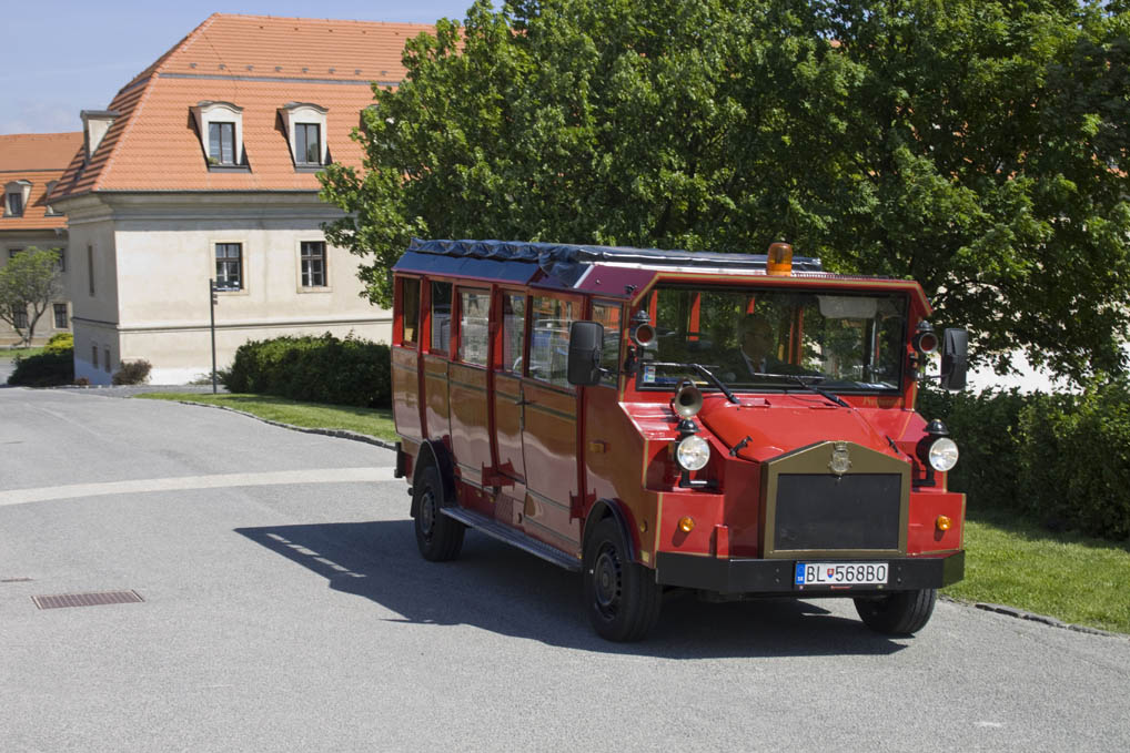 Diesmal ausgelassen: Eine Fahrt mit dem Oldtimer-Bus, der Touristen in kurzer Zeit zu den Sehenswürdigkeiten der Stadt bringt.