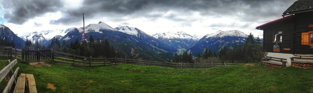 Panoramablick von der Poserhöhe - gegenüber sind die Gletscher der Tischlergruppe (mittig) und der Stubnerkogel (rechts) zu sehen.