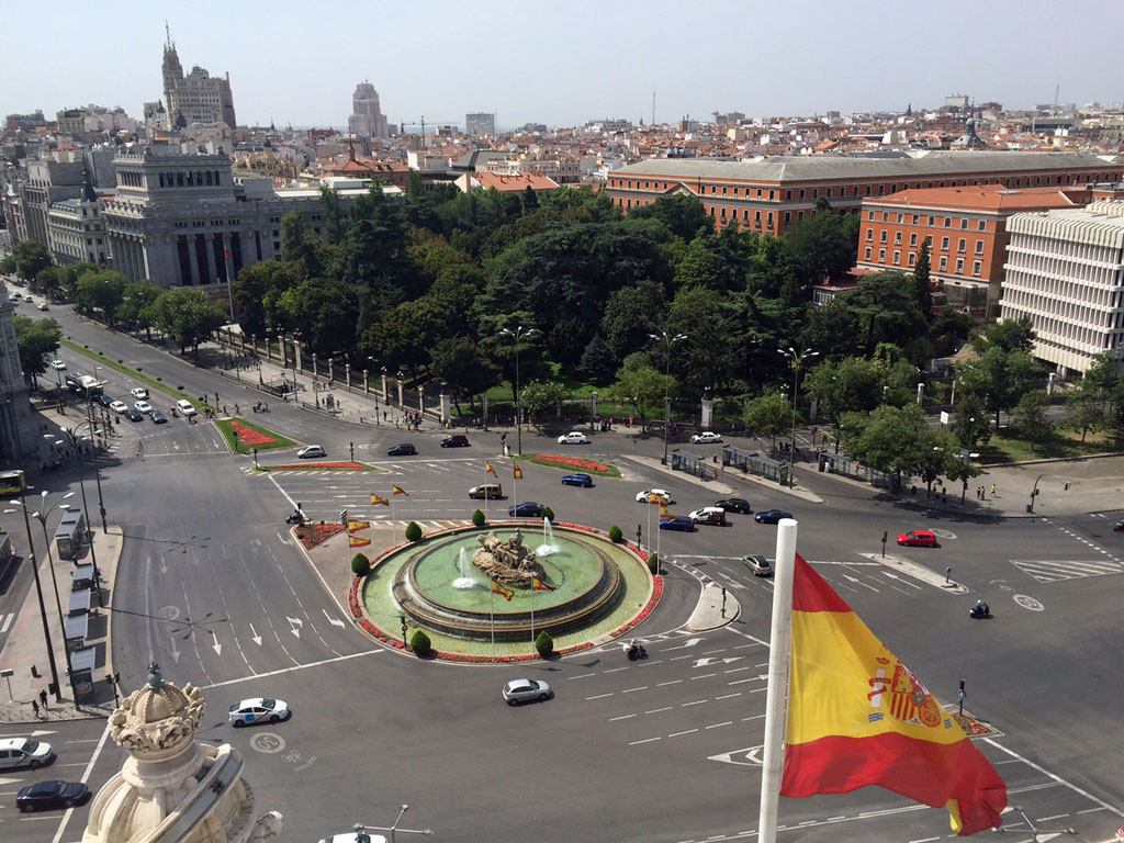 Einen guten Überblick bekommst du auch vom Palacio de Cibeles.