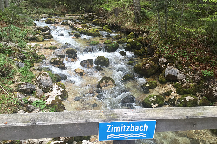 ... überqueren wir den Zimitzbach; nur einen der vielen Zuläufe in den Grundlsee