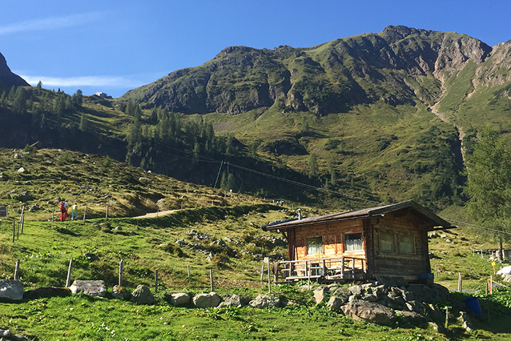 Materialseilbahn zum Wildseeloderhaus (im Bildhintergrund)