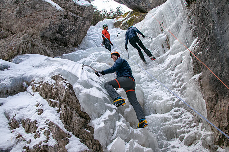 Flo beim Eisklettern in den Lienzer Dolomiten