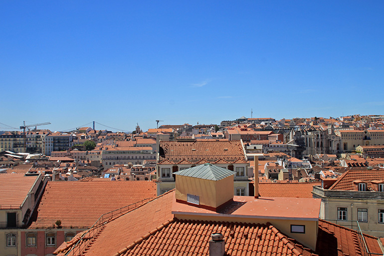 tp_lissabon_von_oben_haeuserdachmeer_img_3511