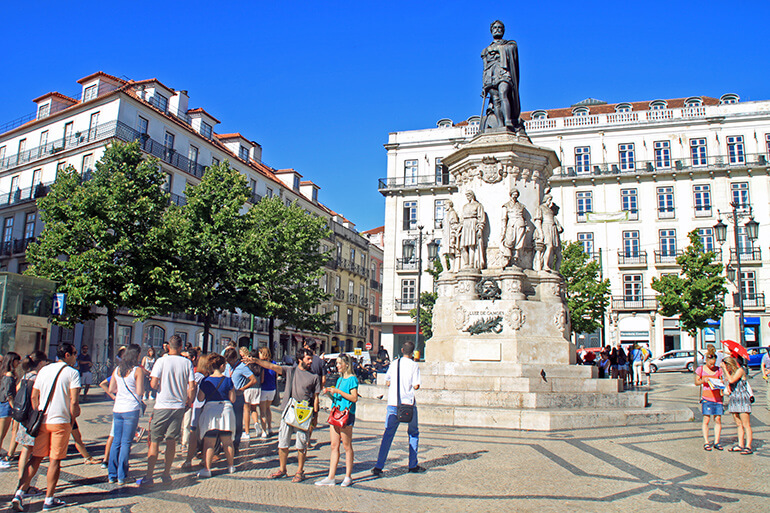 Treffpunkt am Praça Luís de Camões