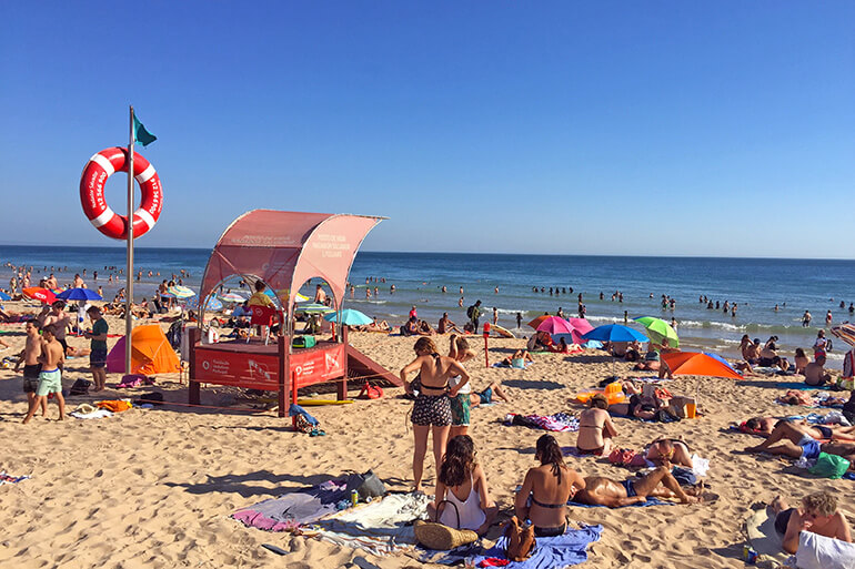 Am Strand von Carcavelos.