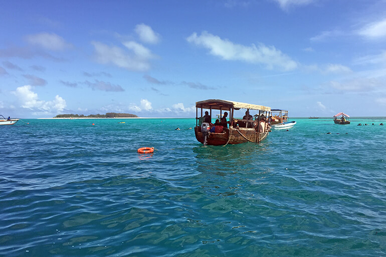 Tauchboote vor Mnemba Island