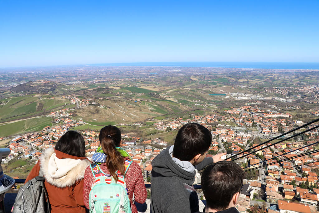 Ausblick San Marino Richtung Mittelmeer