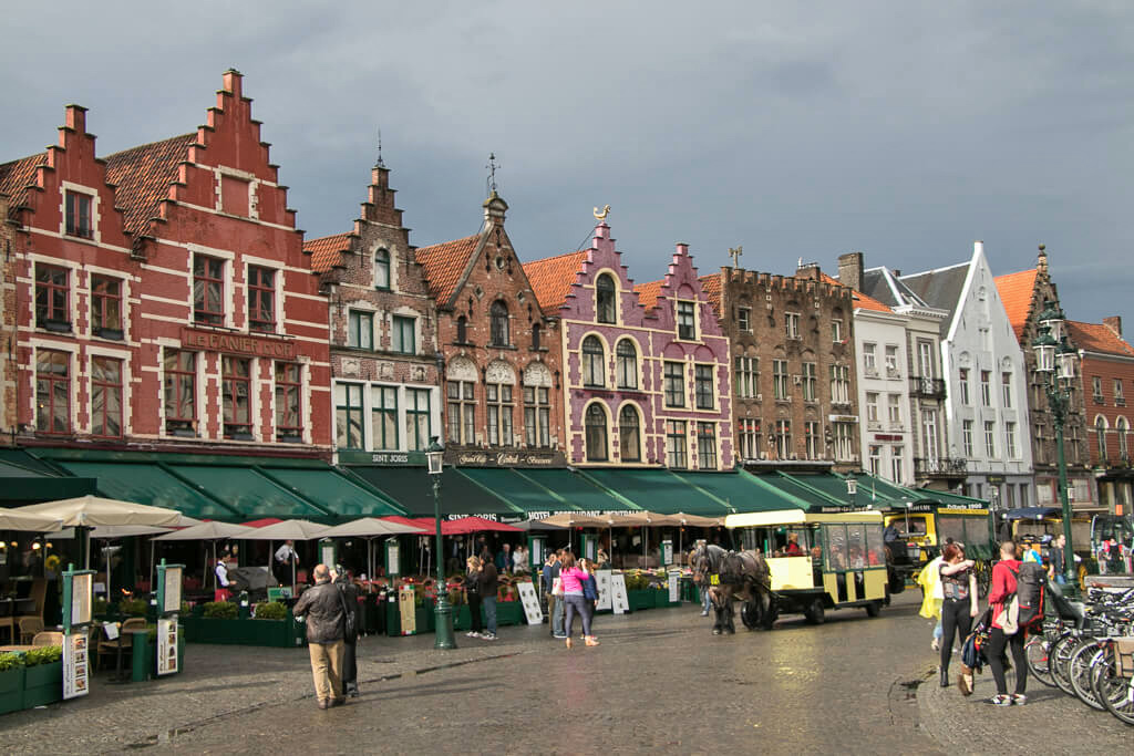 Häuser am Marktplatz in Brügge