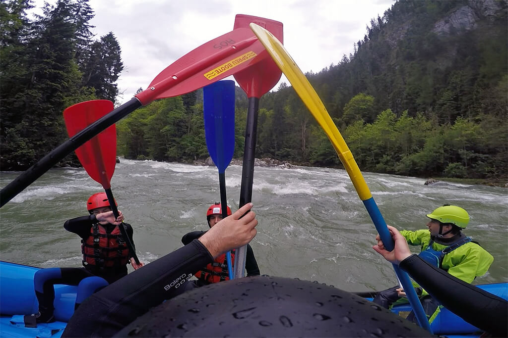 High Five im Raftboot