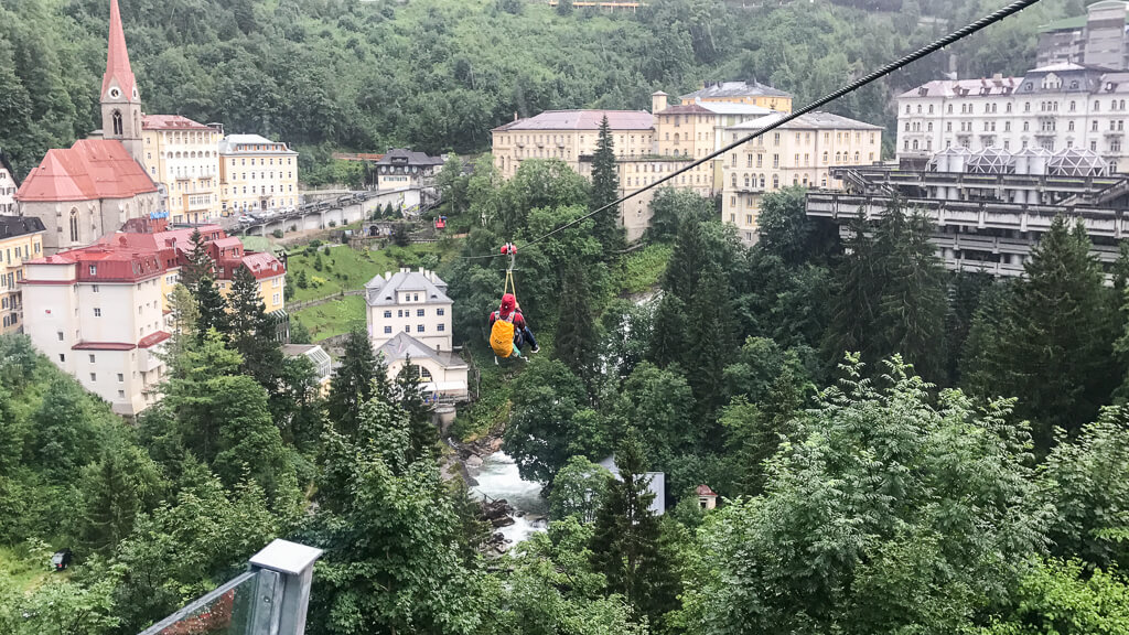 Cori auf der Flying Waters Seilrutsche in Bad Gastein