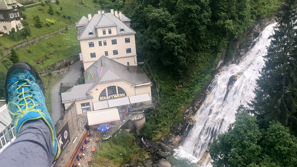 Flying Waters über dem Gasteiner Wasserfall und Kraftwerk-Café