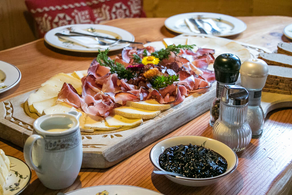 Almfrühstück auf der Pottinger Hütte