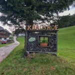 Einfahrt zum Knaushof bei Ramsau am Dachstein