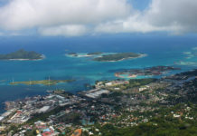 Seychellen abseits vom Strand? Reiseblogger verraten ihre schönsten Wanderungen im Inselparadies Wandern auf Mahé - Blick vom Gipfel