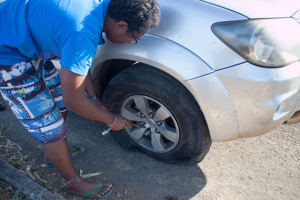 Madagaskar Roadtrip Platten Auto