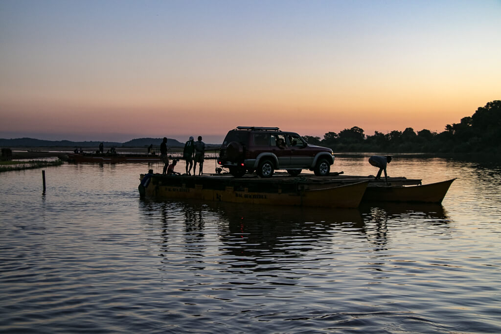 Sonnenuntergang am Fluss Manambolo