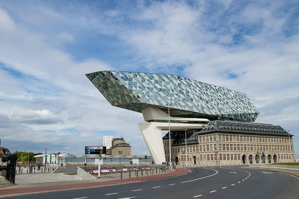 Zaha Hadid neues Hafengebäude in Antwerpen