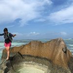 Seychellen_Panorama_mit_Flo_Cori_Hand_72dpi_2048x512