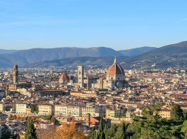 Roadtrip durch die Toskana im Herbst Florenz mit Dom von oben