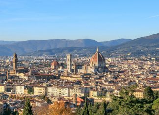 Roadtrip durch die Toskana im Herbst Florenz mit Dom von oben