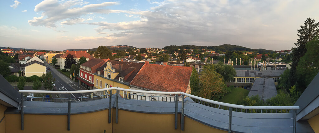 Homestory Travel Pins Ausblick vom Balkon