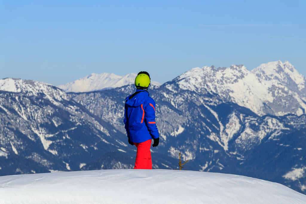 Skifahren in den Bergen Österreichs