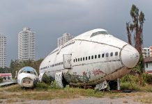 Ein Friedhof für Flugzeuge: Der Airplane Graveyard mitten in Bangkok