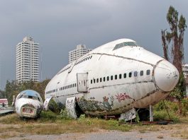 Ein Friedhof für Flugzeuge: Der Airplane Graveyard mitten in Bangkok