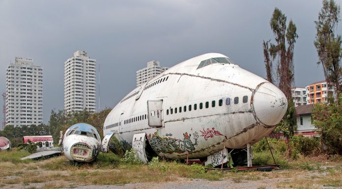 Ein Friedhof für Flugzeuge: Der Airplane Graveyard mitten in Bangkok