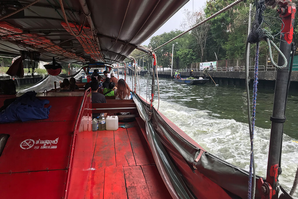 Fahrt mit dem Khlong Boot durch Bangkoks Kanäle