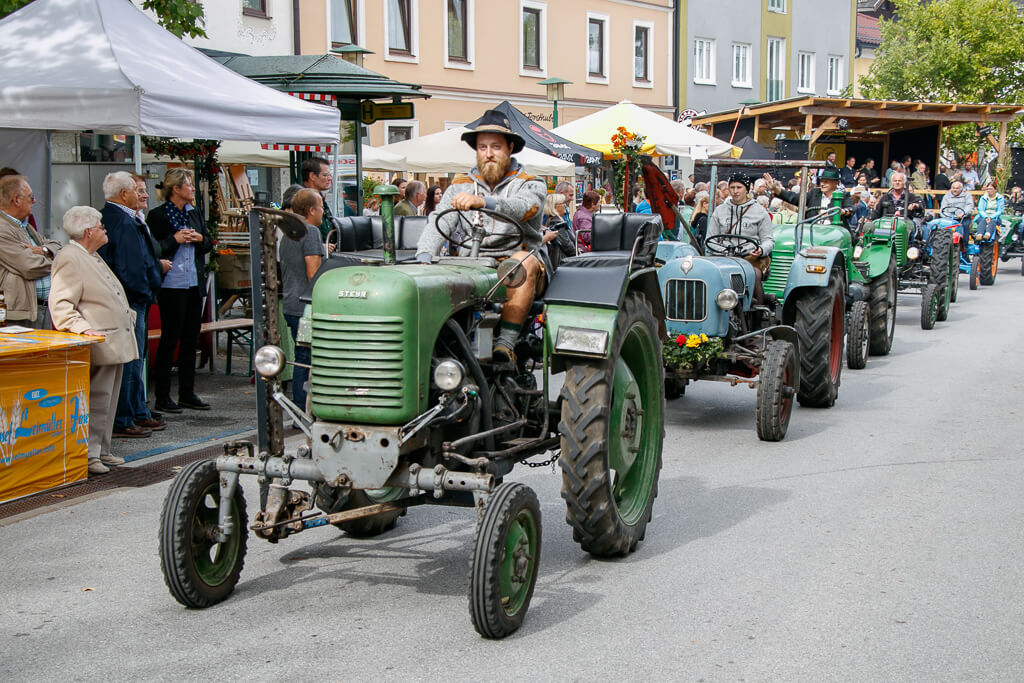 Oldtimer Traktoren beim Ruperti-Stadtfest in Neumarkt am Wallersee