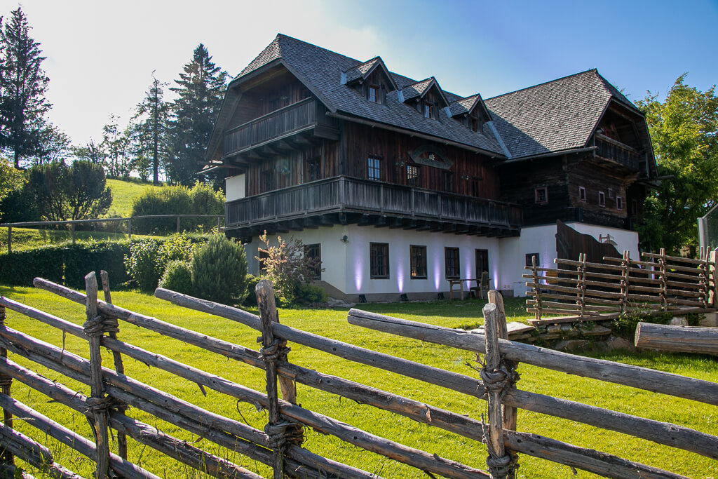 Huabntheater mit Wirtshaus auf der Brandlucken