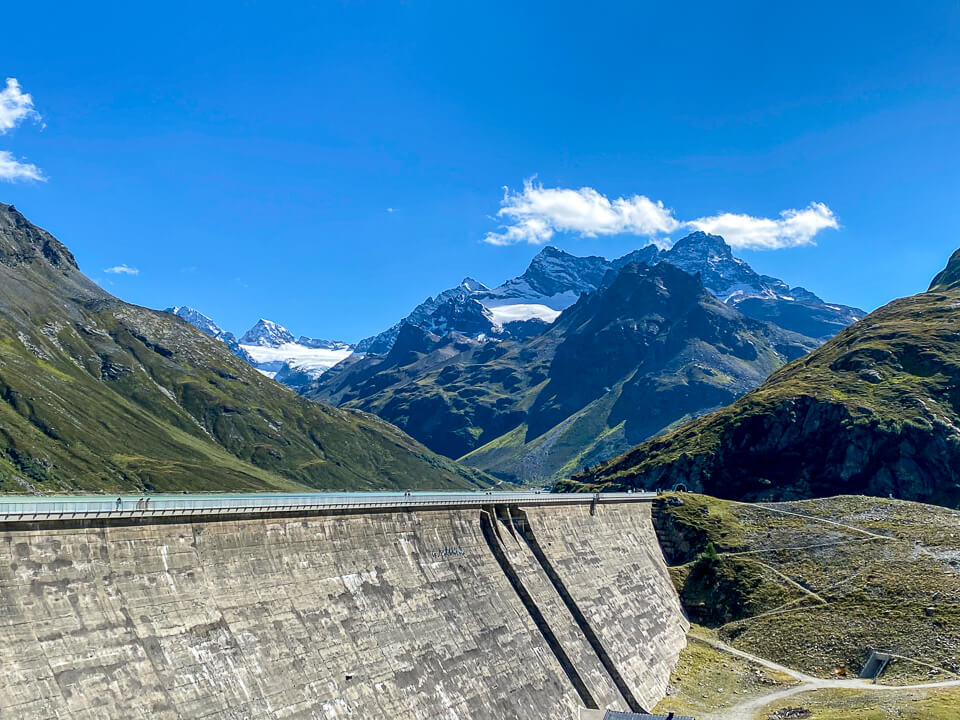 Silvretta-Staumauer mit Blick Richtung Piz Buin