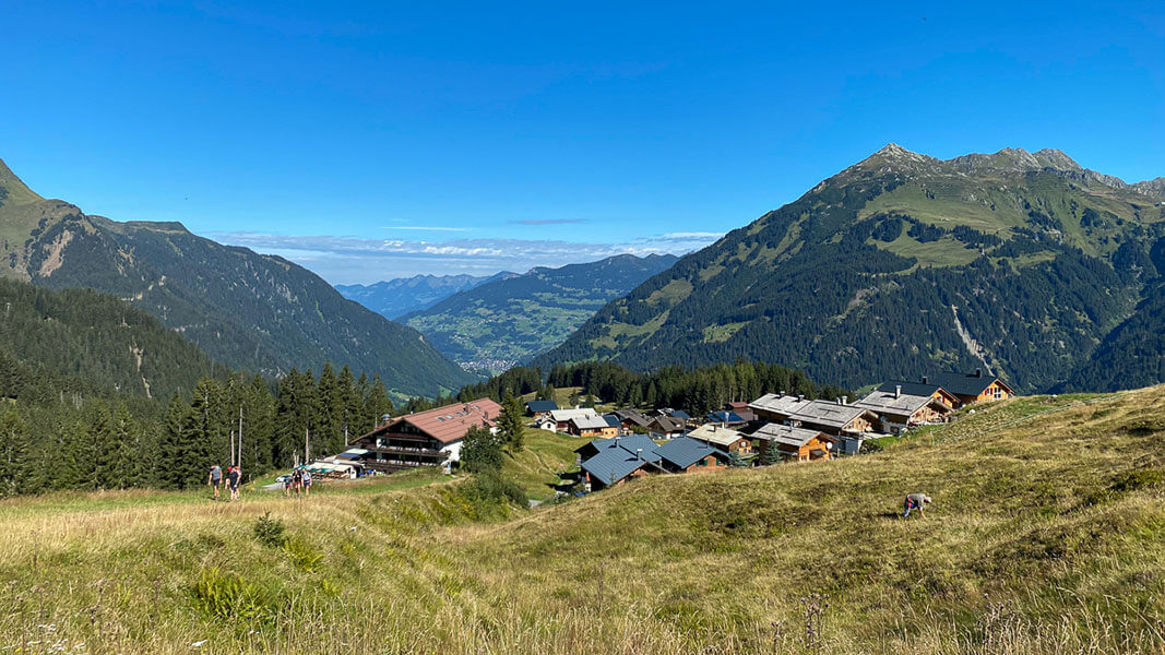 Wandern im Montafon - Gantakopf Panoramaweg mit Garfrescha Almdorf