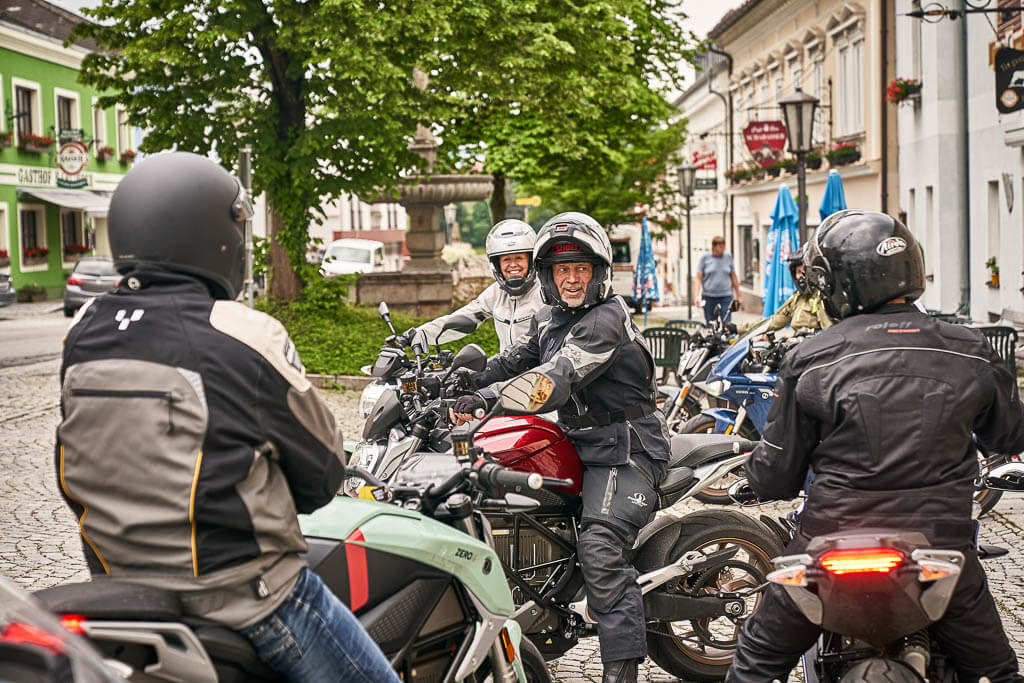 Zero E-Camp Motorradtour mit Tourguide Franz "Rocky" Rockenschaub