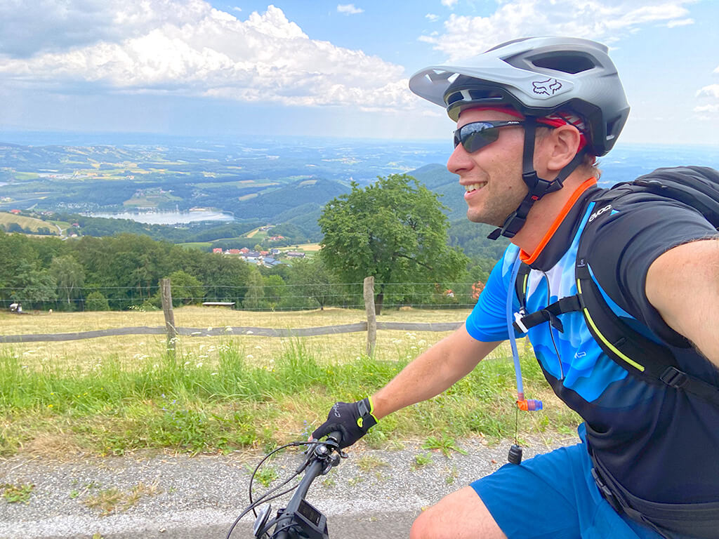 Vorbereitung zur Dachsteinumrundung: Meine ersten 100 km am Stück führten mich  rauf auf den Kulm mit Blick zum Stubenbergsee