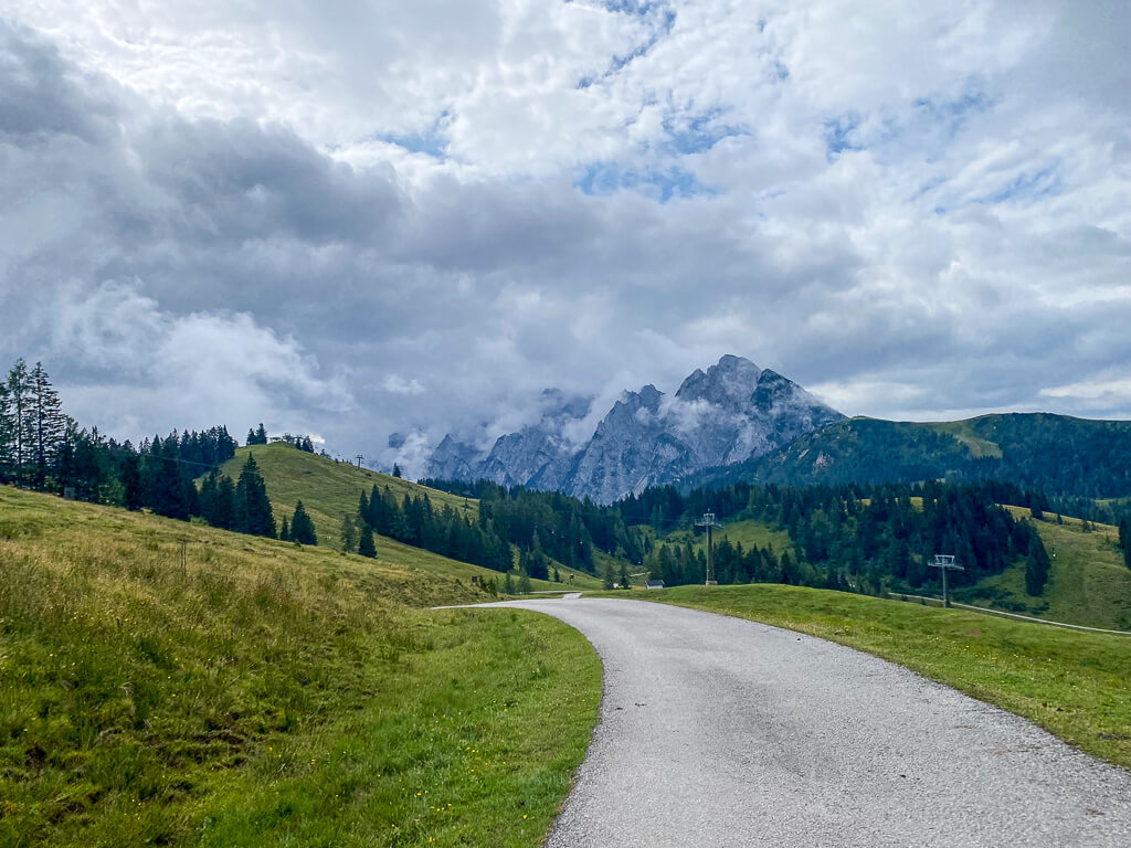 Zwieselam mit Dachstein im Hintergrund