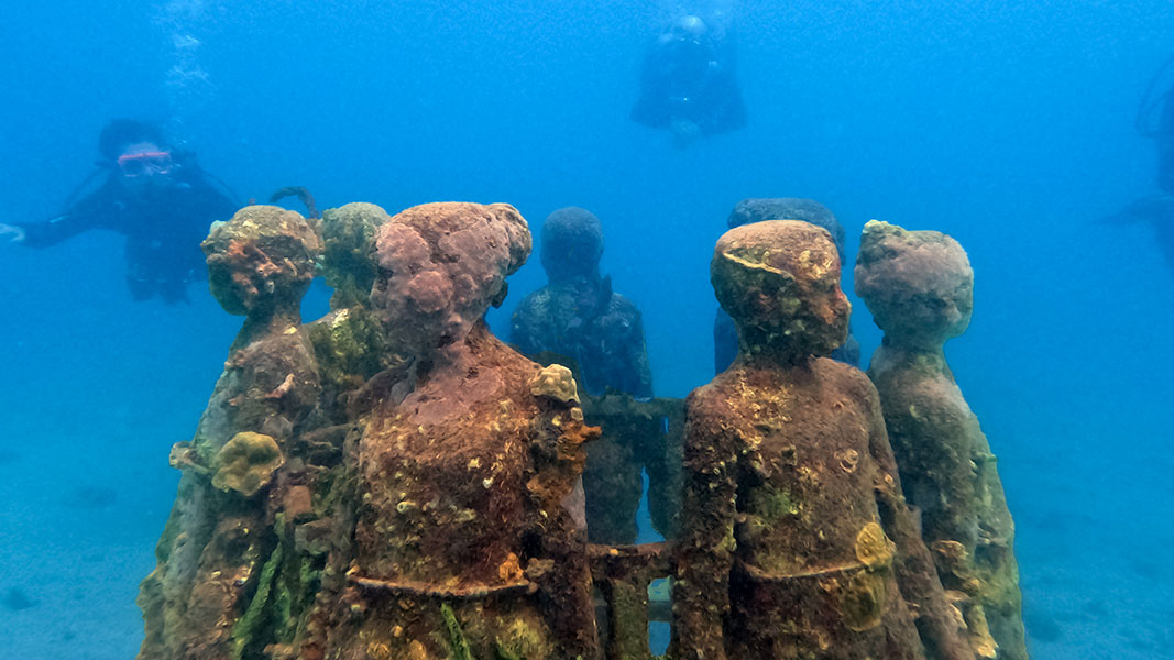Kunst mit Sinn: Tauchabenteuer im Grenada Unterwasser Skulpturenpark